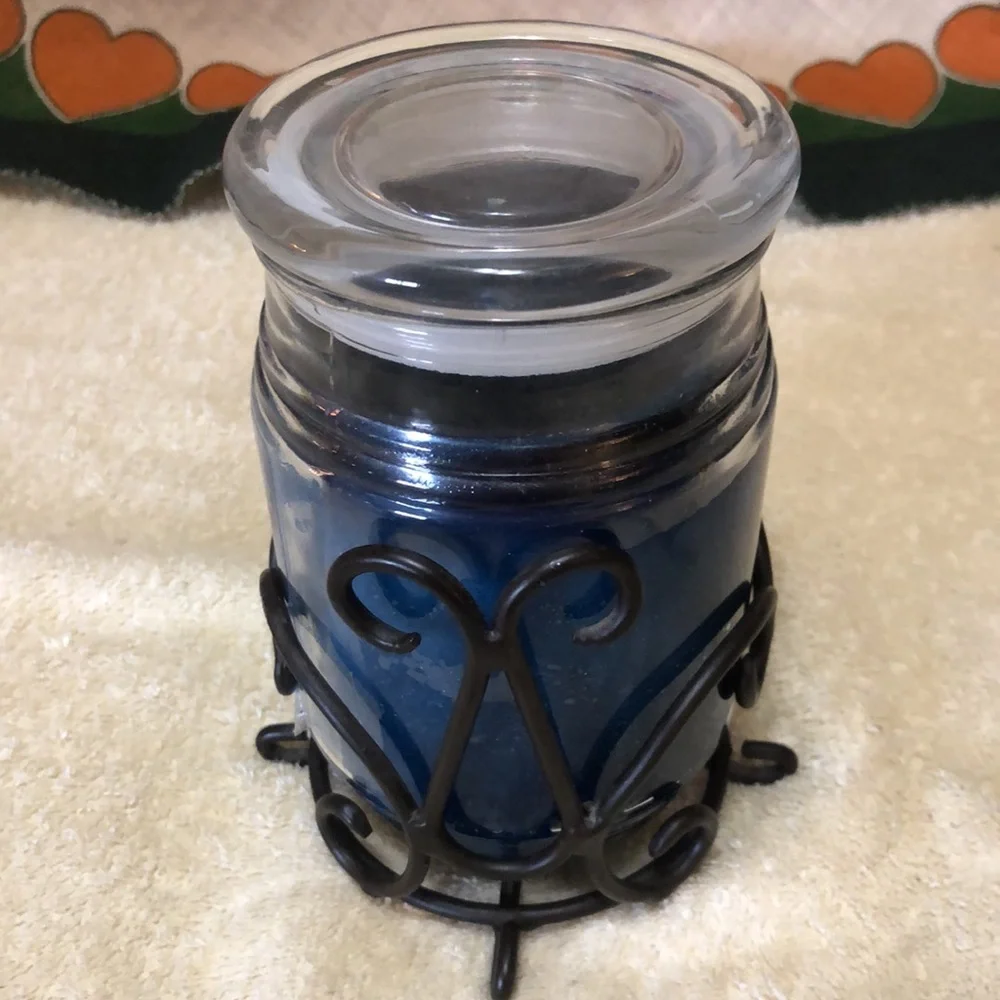 Ashland Black Sands Jar Candle In Iron Holder - 18 oz measurements are 6”x5”